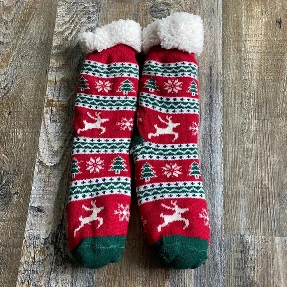 Christmas 🎄 Holiday  Fuzzzy socks 🧦 - Picture 1 of 5